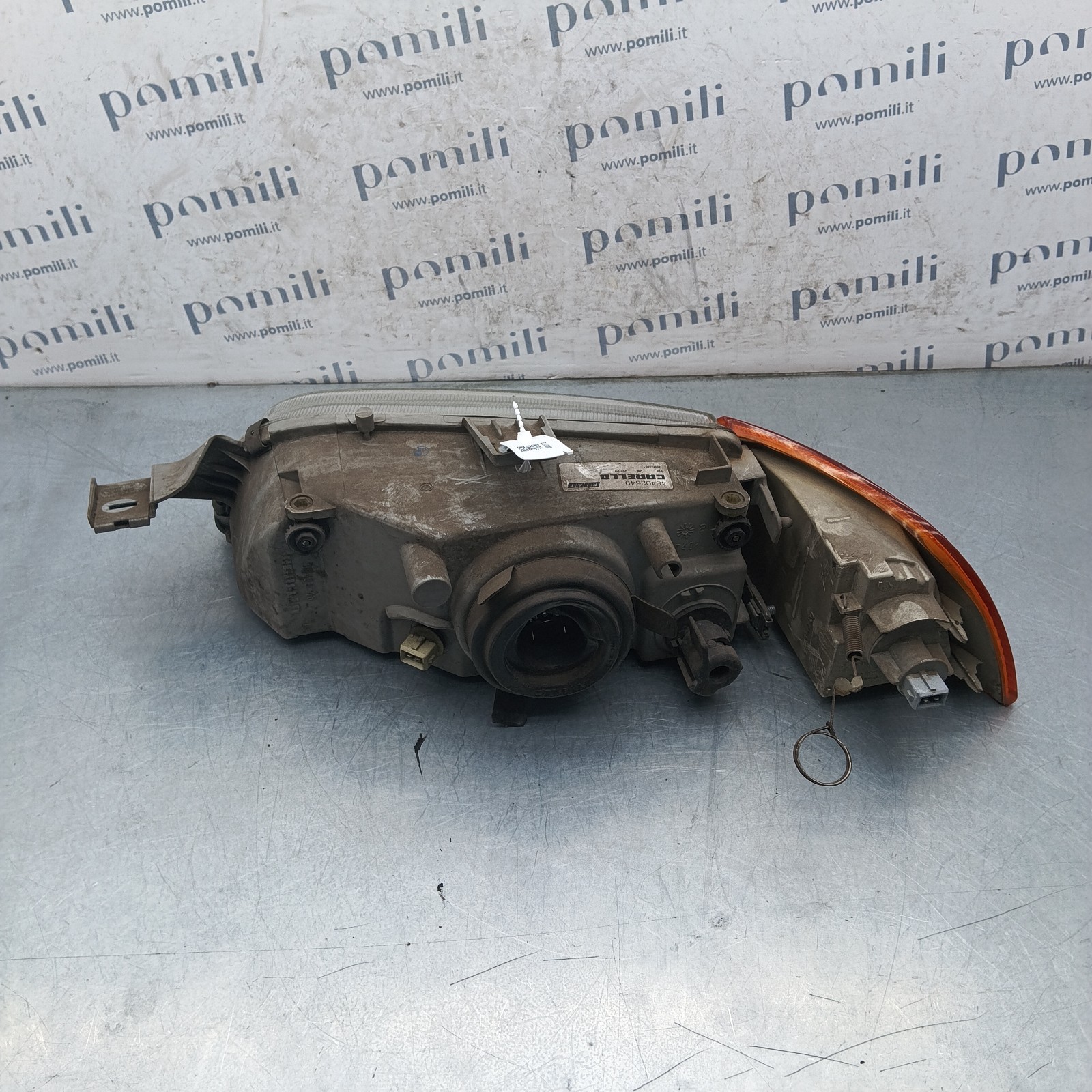 Pomili Fanaleria Fiat Punto II 46402649 faro destro usato con freccia