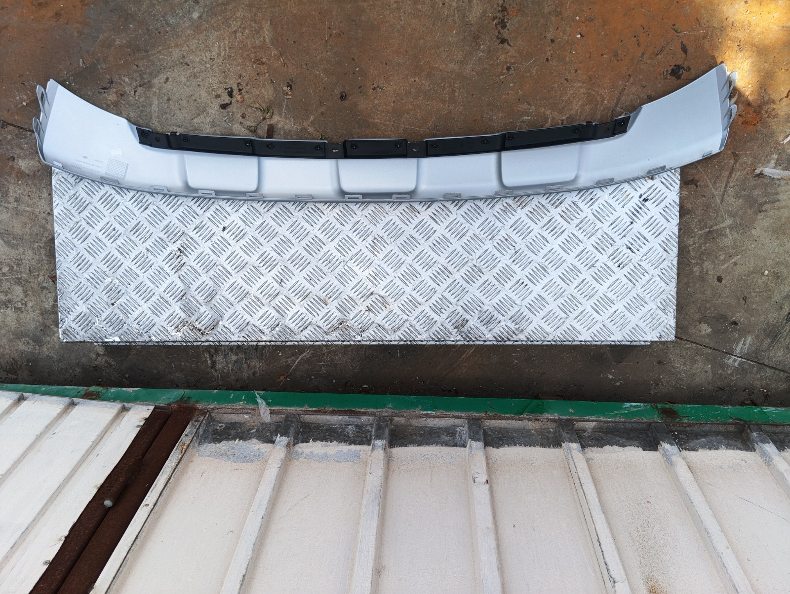 Pomili Paraurti anteriore Ford Transit MK2 LK21-17F711-B modanatura inferiore