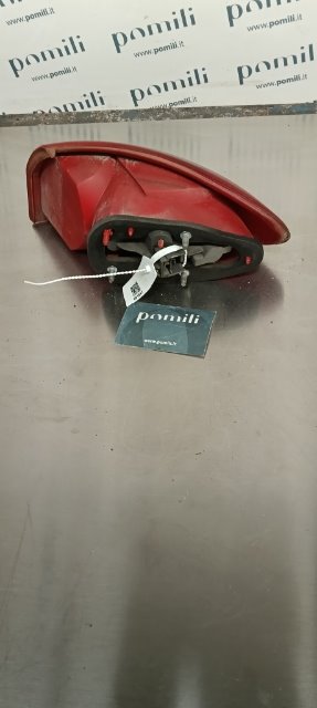 Pomili Fanaleria Fanale posteriore parte esterna sinistro Alfa Romeo 147 (W8) (08/00>01/06<) usato