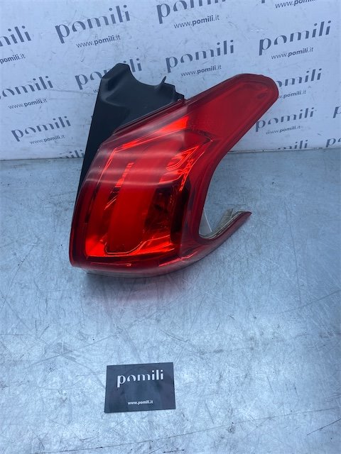 Pomili Fanaleria Peugeot 2008 fanale posteriore esterno S002