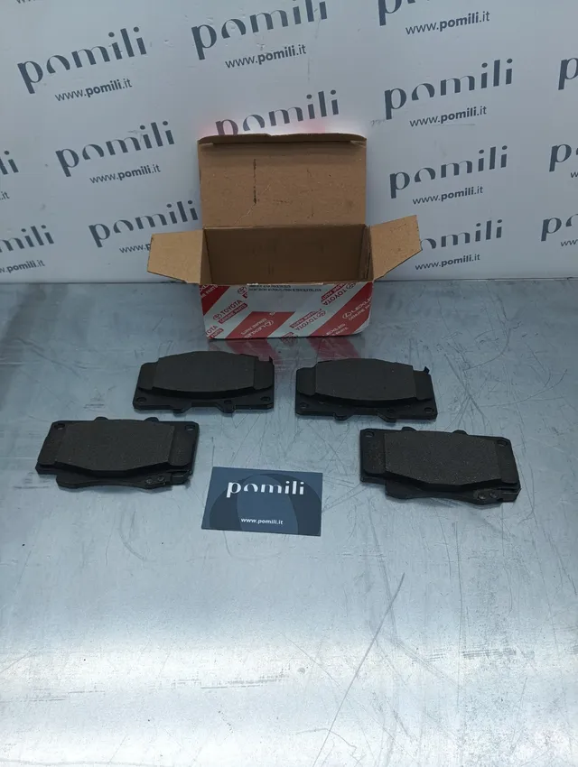 Pomili Freni e ricambi Toyota Hilux Fortuner kit pastiglie freni nuovo