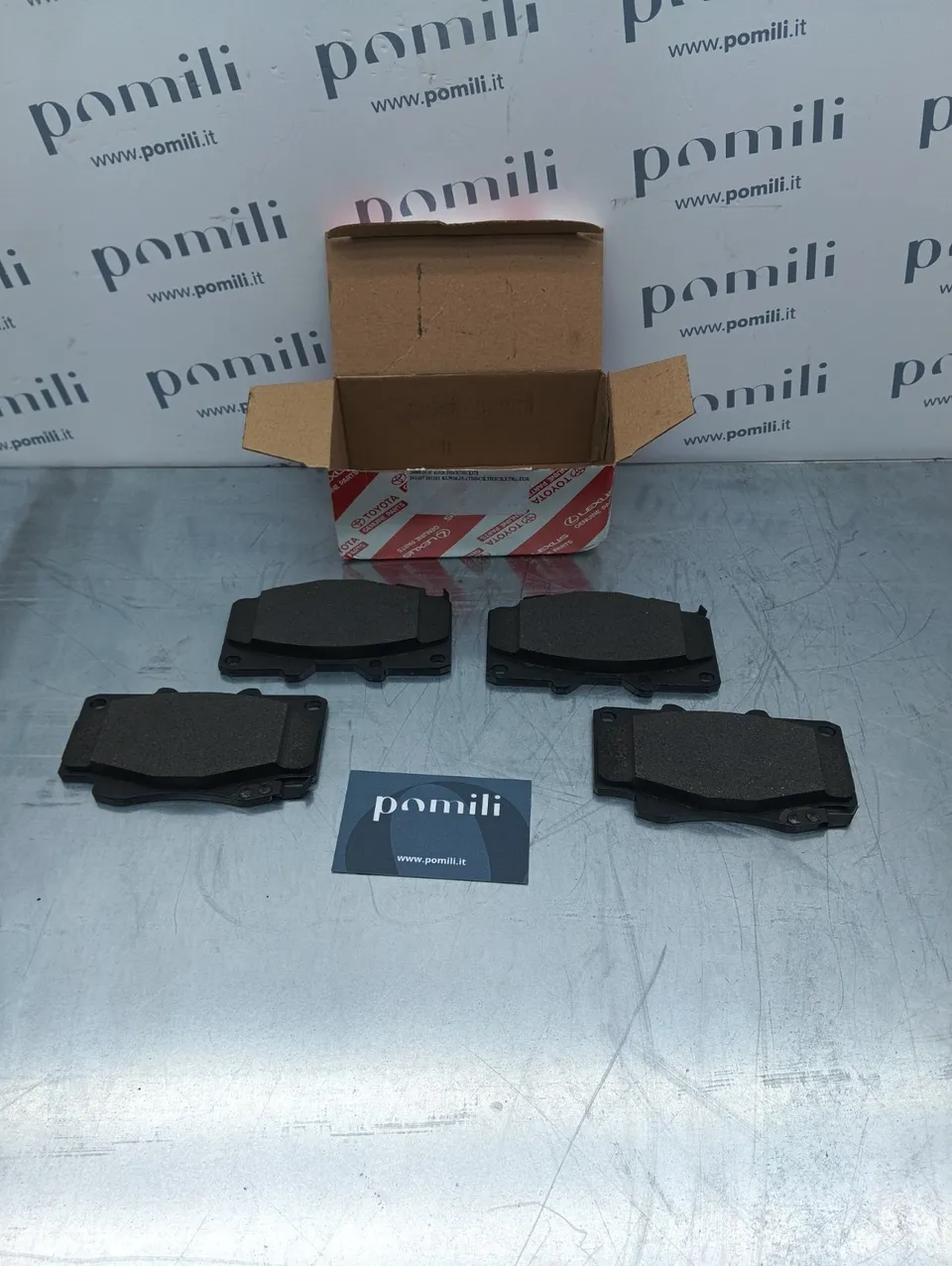 Pomili Freni e ricambi Toyota Hilux Fortuner kit pastiglie freni nuovo