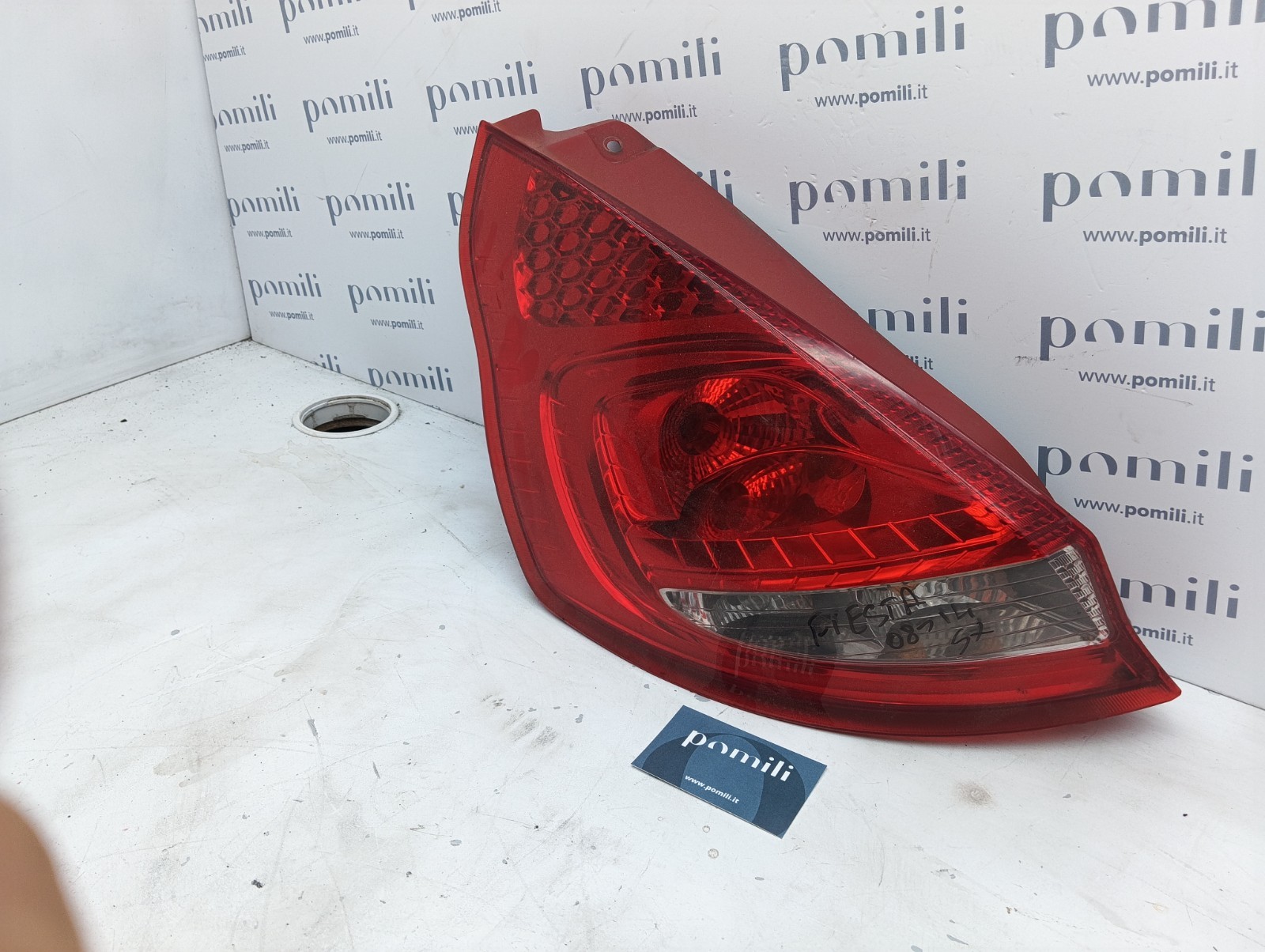 Pomili Fanaleria Ford Fiesta fanale posteriore destro 8A6113404A usato