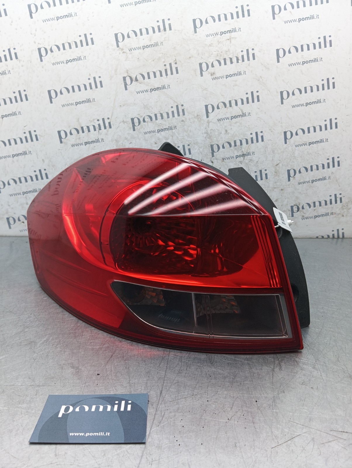 Pomili Fanaleria Fanale posteriore sinistro Renault Clio III S.W. (2005–2012) 8200586843 usato