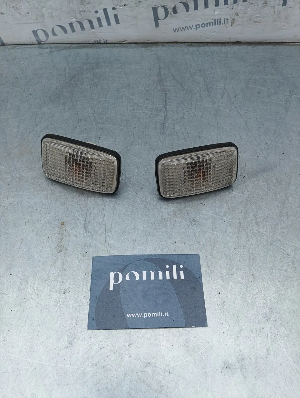 Pomili Fanaleria Nissan X-Trail set 2 frecce anteriori parafango 019525 usate