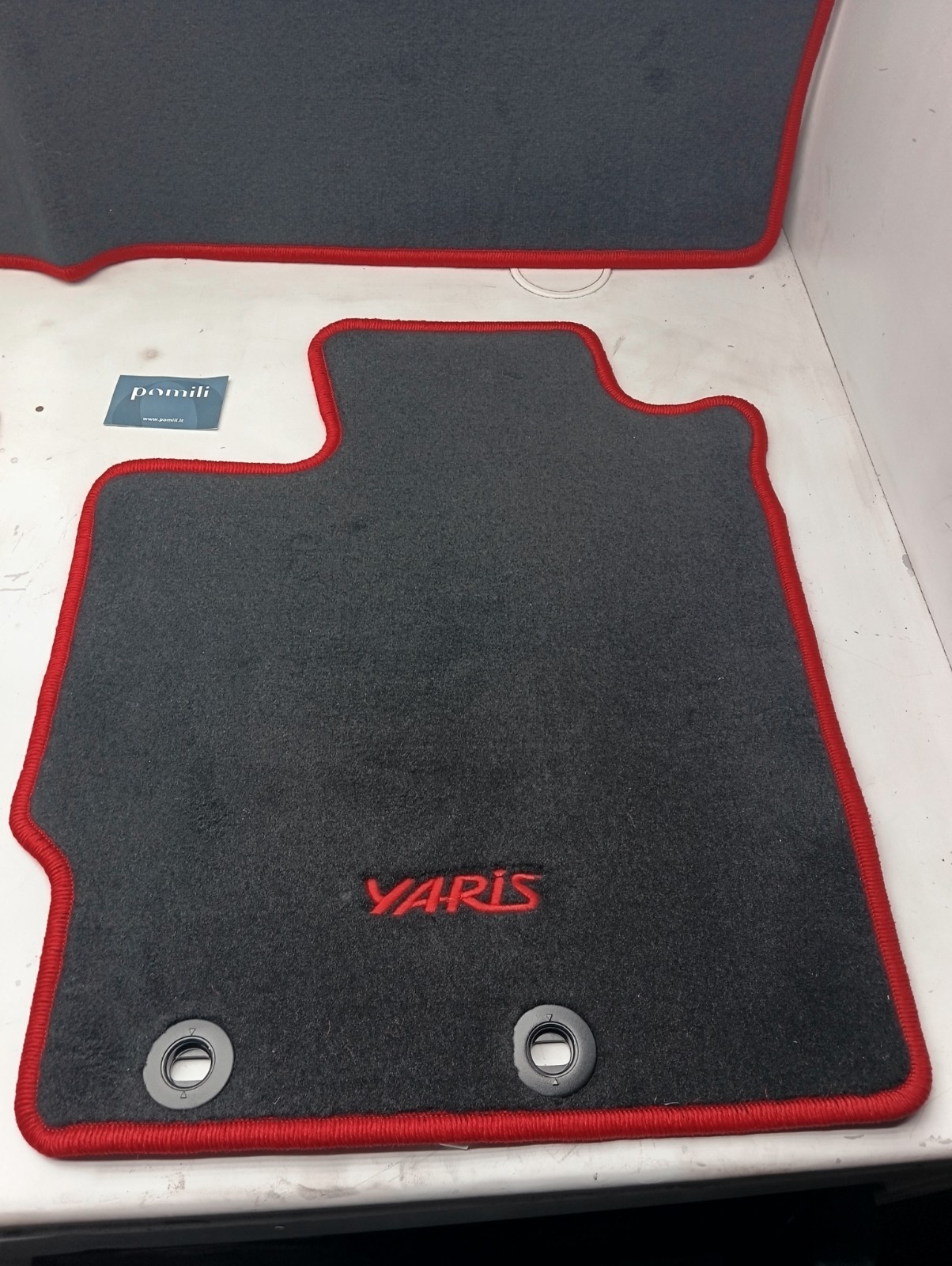 Pomili Rivestimenti interni Kit tappetini Toyota Yaris Rosso/Nero PW210-0D016-DC nuovo